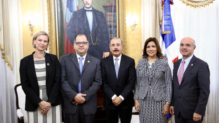 Danilo Medina recibe a  director regional para América Latina y el Caribe del PNUD, Luis Felipe Calva.