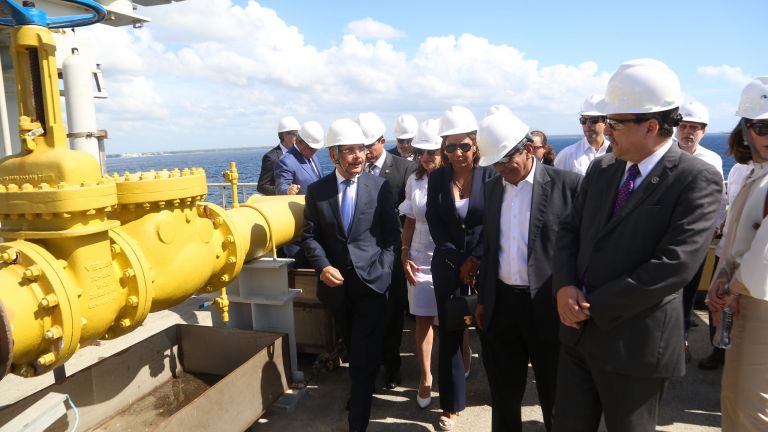 Danilo Medina durante inicio operaciones gasoducto ENADOM en Boca Chica