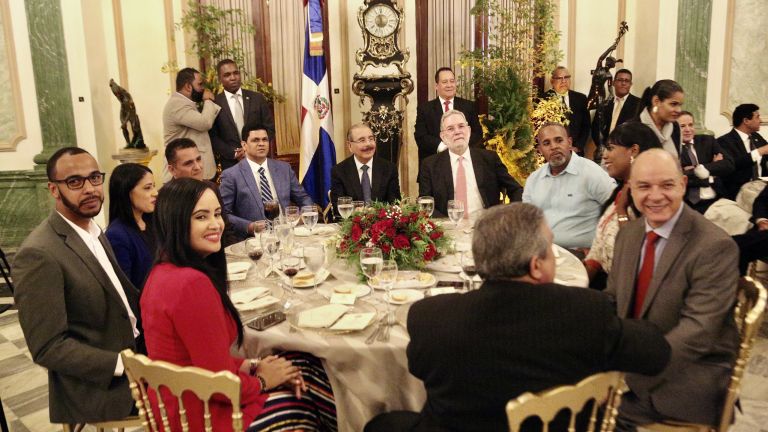Danilo Medina celebrando navidad con periodistas