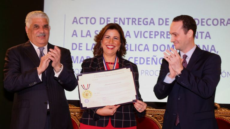 Vicepresidenta Margarita Cedeño recibe reconocimiento 