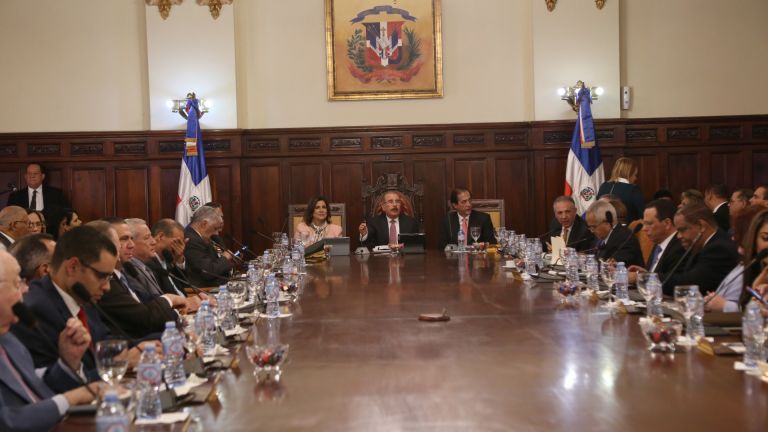 Danilo Medina encabeza reunión con los titulares de las instituciones del Estado