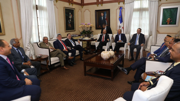 Reunión Danilo Medina con sector eléctrico entrada Punta Catalina