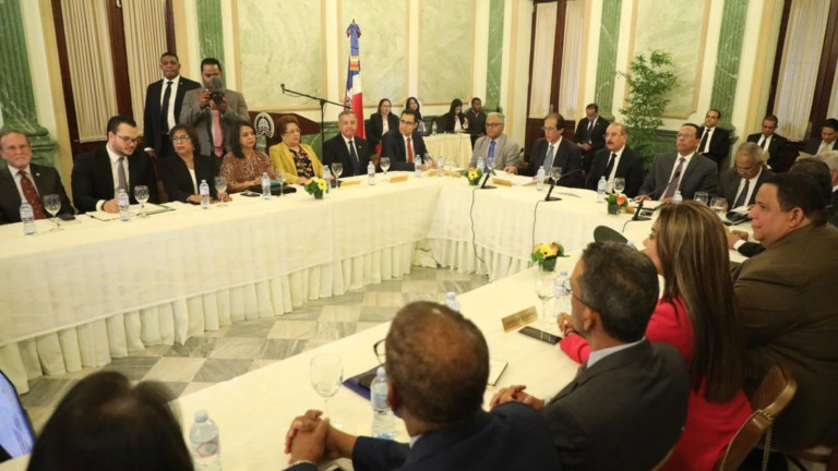  Gobierno impulsa acciones para fortalecer la seguridad alimentaria en República Dominicana; Danilo Medina encabeza reunión 