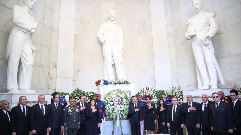 Tributo a Duarte, Sánchez y Mella: presidente Danilo Medina deposita ofrenda floral en Altar de la Patria
