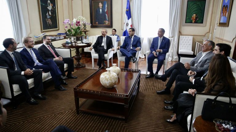 Directivos de la ANJE visitan a presidente Danilo Medina