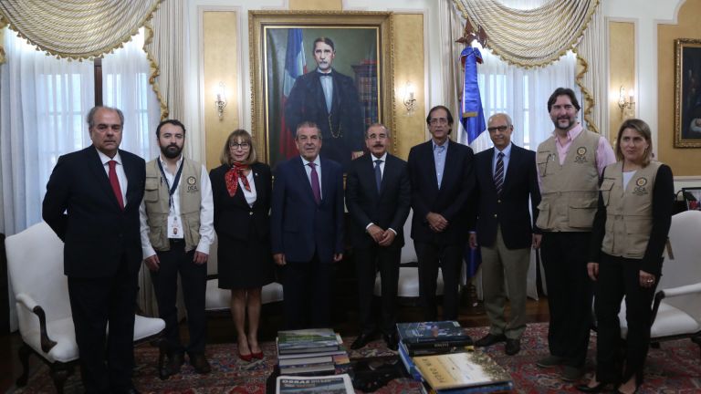 Danilo recibe en Palacio Nacional a Misión de Observación Electoral OEA