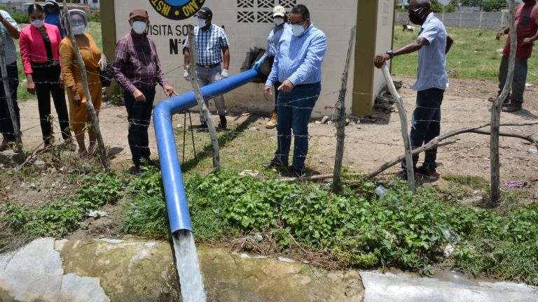 Productores de Azua reciben sistemas de bombeo para riego prometidos en Visita Sorpresa