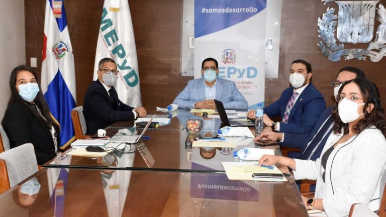 El ministro de Economía, Planificación y Desarrollo, Juan Ariel Jiménez, pasó balance con representantes de la cooperación internacional en el país sobre la cooperación recibida desde el inicio de la pandemia del coronavirus.