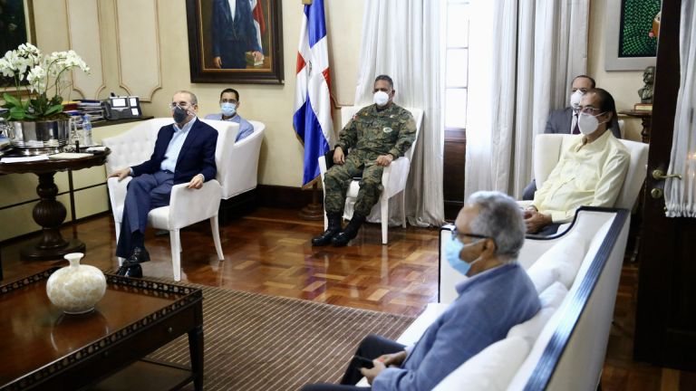 Danilo Medina durante reunión con el Comité de Emergencias y Gestión Sanitaria para el Combate del Coronavirus 