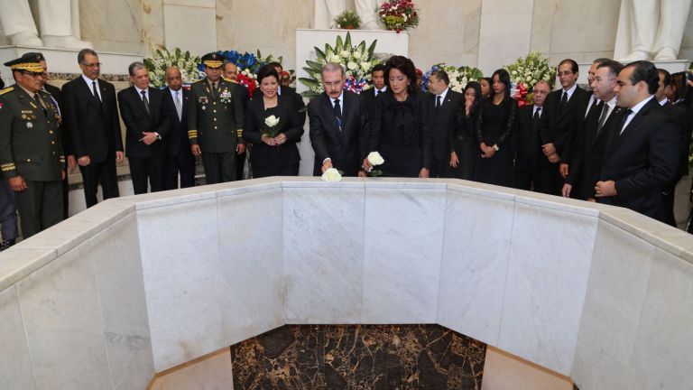 Honor a Padres de la Patria; Presidente lleva ofrenda floral Altar de la Patria