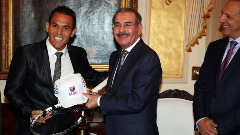 Presidente Danilo Medina y el tenista Víctor Manuel Estrella Burgos