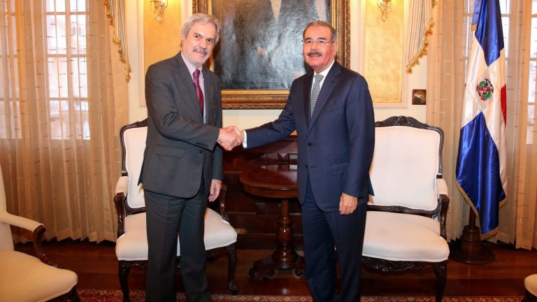 Presidente Danilo Medina recibe al secretario de la OEI, Paulo Speller