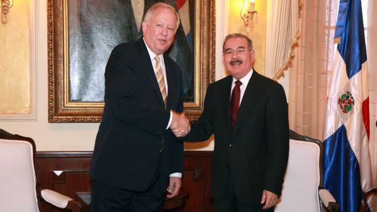 Danilo Medina y embajador Thomas A. Shannon Jr