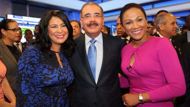 Danilo Medina con periodistas 