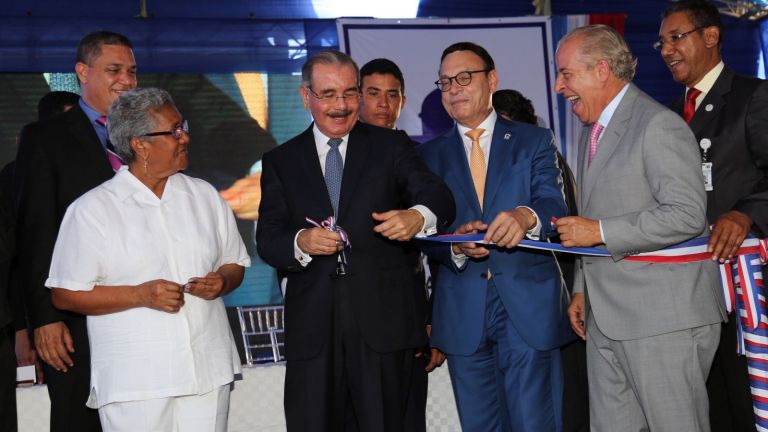Danilo Medina entrega Centro de Diagnóstico en Nagua 