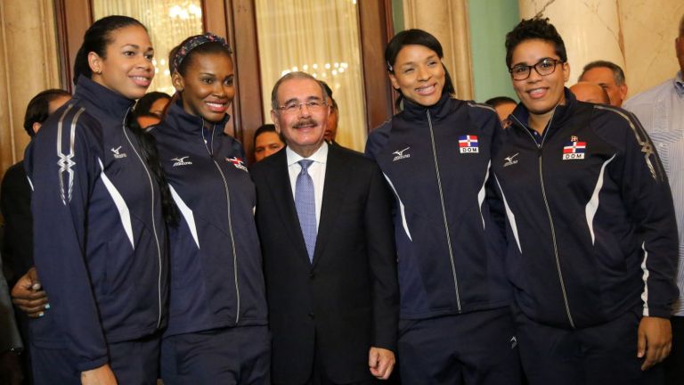 Danilo Medina y deportistas