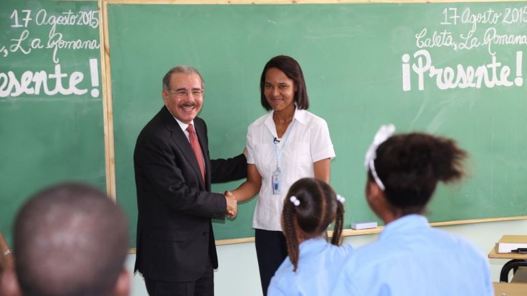 Danilo Medina y profesora