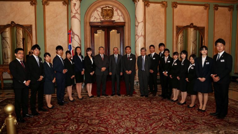 Presidente Danilo Medina, junto a los estudiantes japoneses