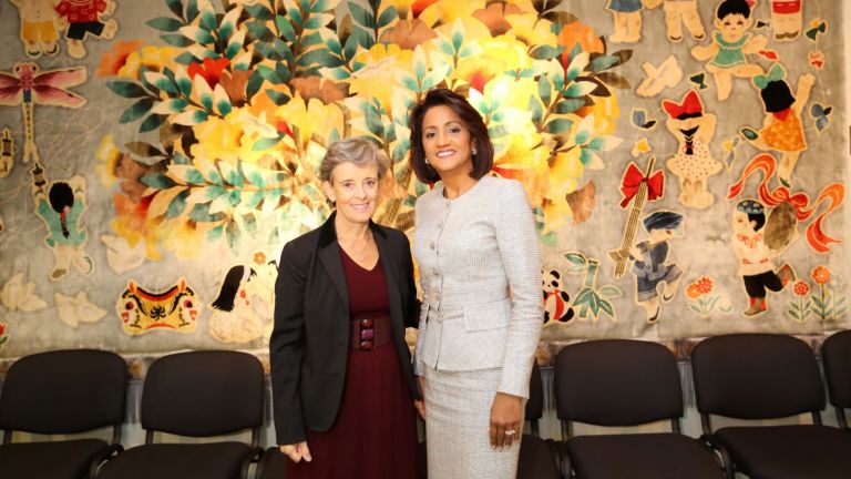 primera dama dominicana Cándida Montilla de Medina y la representante especial del secretario general de las Naciones Unidas en materia de violencia contra los niños, Martha Santos País