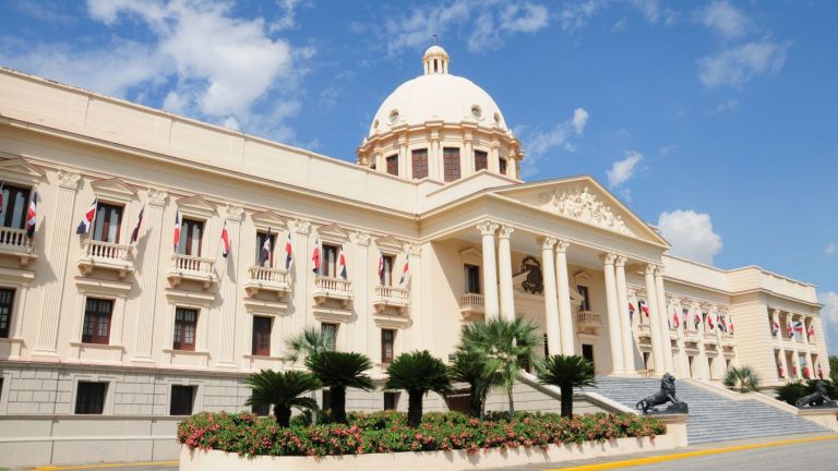 Fachada frontal Palacio Nacional, República Dominicana