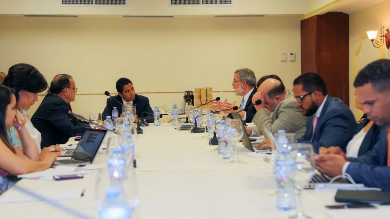 Gustavo Montalvo, Roberto Rodríguez Marchena con representantes gobierno de Honduras