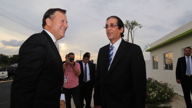 gustavo Montalvo y el presidente de Panamá, Juan Carlos Varela