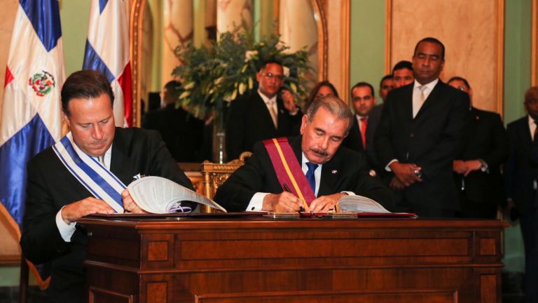 Danilo Medina y presidente de Panamá, Juan Carlos Varela