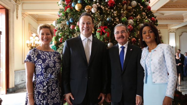 Danilo Medina, Candida Montilla y de Panamá, Juan Carlos Varela y su esposa Lorena Castillo de Varela