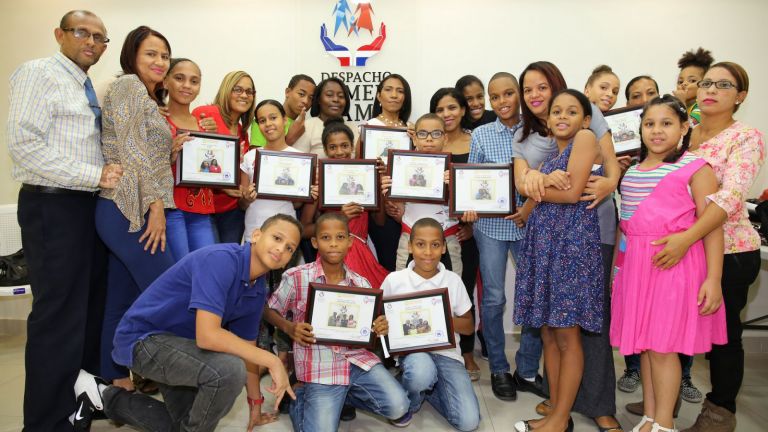 Familias que participaron en taller “Familias Fuertes”