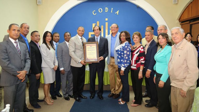 Ministro de la Presidencia, Gustavo Montalvo recibe reconocimiento del CODIA