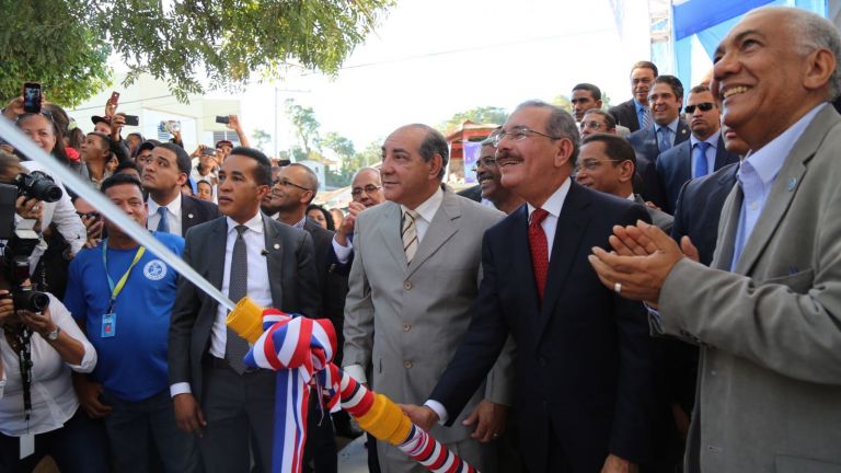 Presidente Danilo Medina entrega acueducto