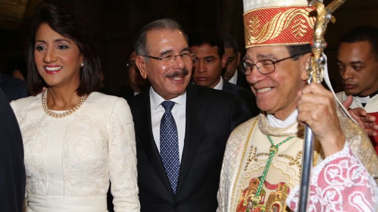 Presidente Danilo Medina, Primera Dama Cándida Montilla de Medina y el arzobispo Nicanor Peña Rodríguez