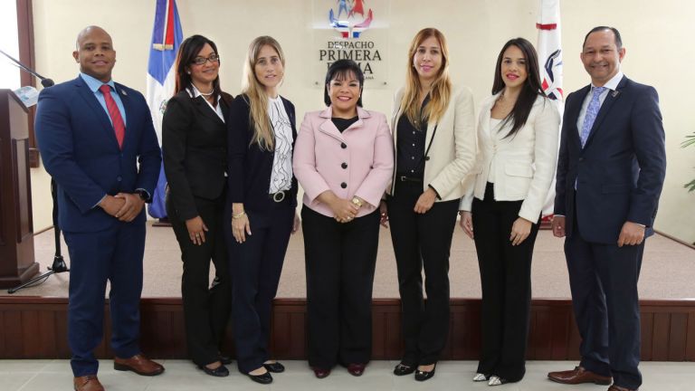 Personal del DPD y delegación oficial de la República de Panamá