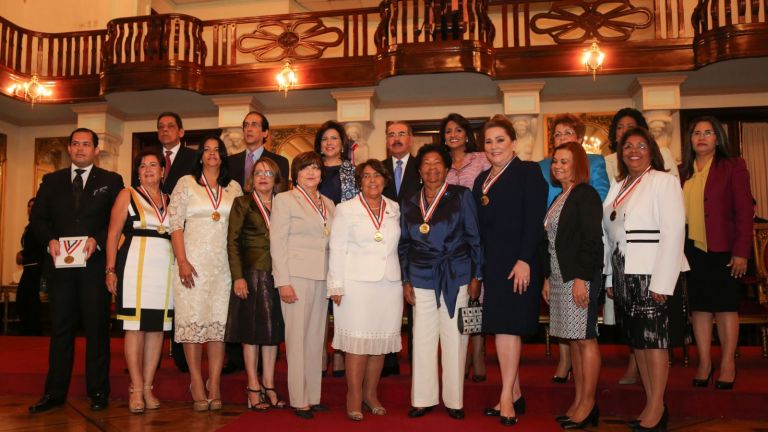 Danilo Medina y mujeres dominicanas 