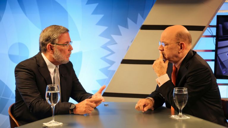 Roberto Rodríguez Marchena es entrevistado por César Medina 