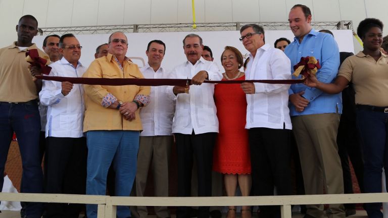Danilo Medina durante inauguración planta Alza Investment