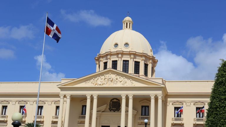 Explanada frontal del Palacio Nacional de República Dominicana.