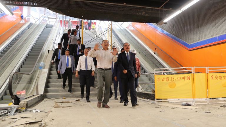 Presidente Danilo Medina supervisa avances de la construcción del Teleférico