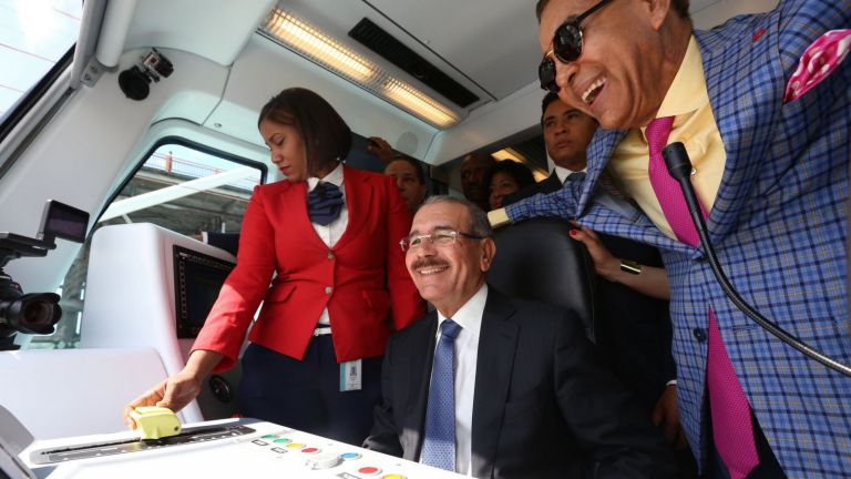 Danilo Medina manejando Metro de Santo Domingo