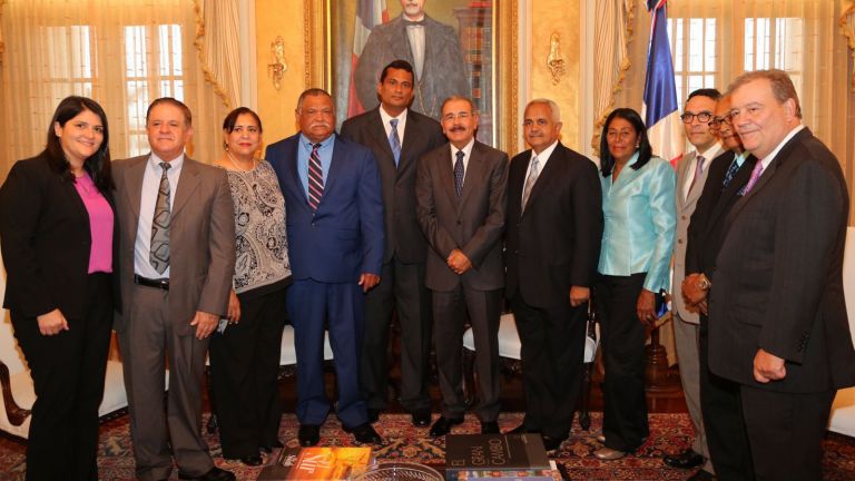 Miembros de la JAD junto a Danilo Medina 