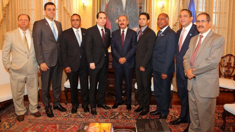 Miembros de ACIS reunidos con Danilo Medina en Palacio Nacional 
