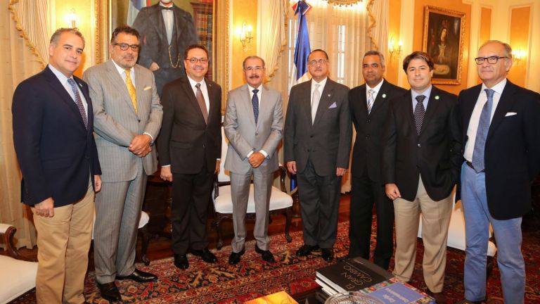 Miembros de ASONAHORES reunidos con Danilo Medina en Palacio Nacional 