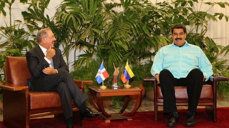Danilo Medija dialoga con Nicolás Maduro.
