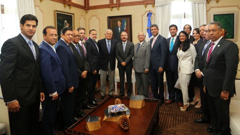 Danilo Medina durante encuentro con desarrolladores de viviendas
