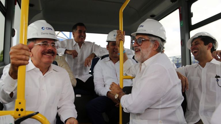 Presidente Danilo Medina visita planta energía en Macao.