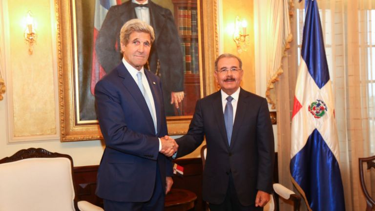 El presidente Danilo Medina recibió hoy en su despacho del Palacio Nacional al secretario de Estado de Estados Unidos, John F. Kerry.