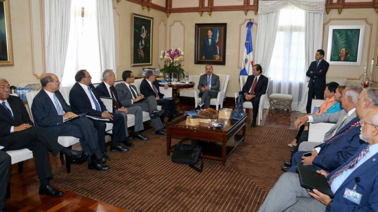 presidente Danilo Medina se reunió con representantes del sector educativo del Gobierno.