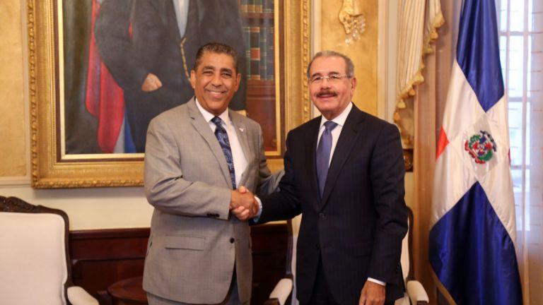 Presidente Danilo Medina y el senador estatal de Nueva York, Adriano Espaillat.