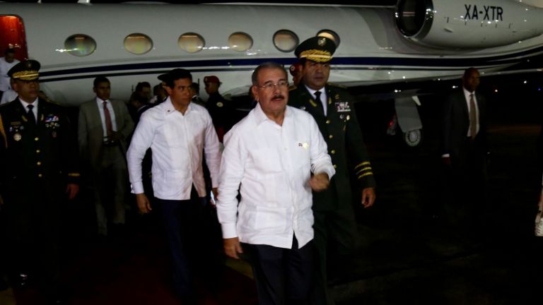 Danilo Medina a su llagada de Colombia.