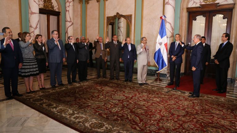 Danilo Medina juramenta nuevos funcionarios.